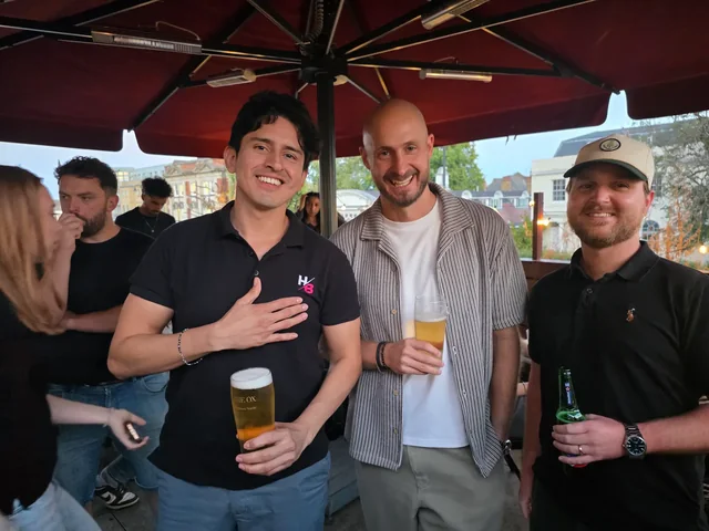 HonestBrands members together at Member Drinks.